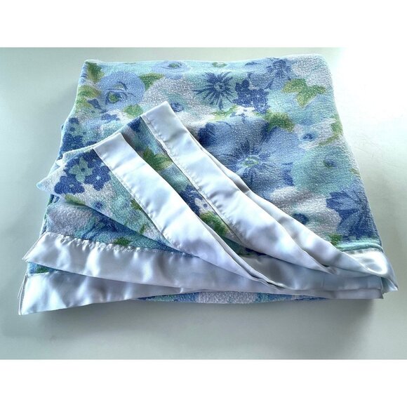 Vintage 1970s fleece blanket, blue white floral, flower power, full size bed - Picture 10 of 10